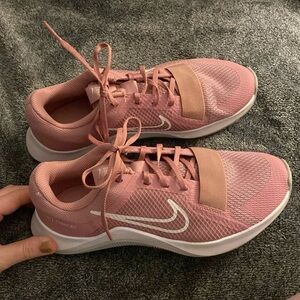 Womens mauve Nikes 7.5 these are narrow shoes (not listed as narrow) no box